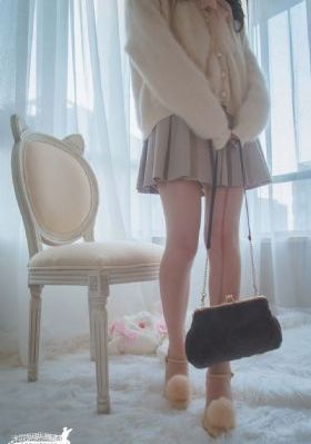 办公室的超短裙女教师