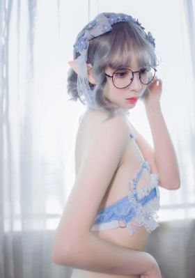 校花喂我奶乳脱她小内内动漫