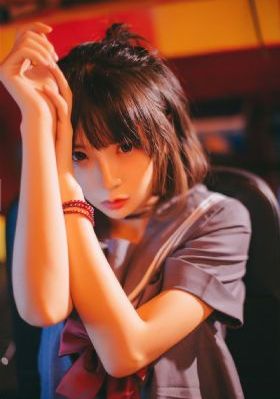 《商务旅游和女老板戴的帽子》